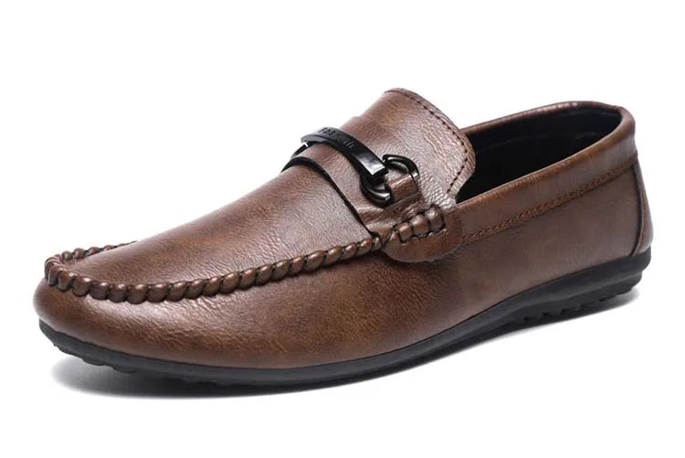 Breathable men's casual shoes in spring and summer leisure trend retro horse-bit buckle bean shoes fashion set foot pedal.