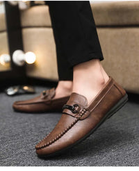 Breathable men's casual shoes in spring and summer leisure trend retro horse-bit buckle bean shoes fashion set foot pedal.