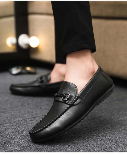 Breathable men's casual shoes in spring and summer leisure trend retro horse-bit buckle bean shoes fashion set foot pedal.