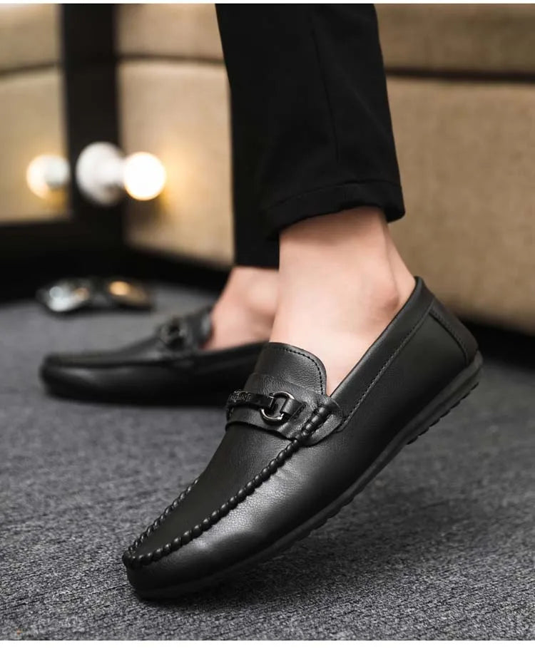 Breathable men's casual shoes in spring and summer leisure trend retro horse-bit buckle bean shoes fashion set foot pedal.