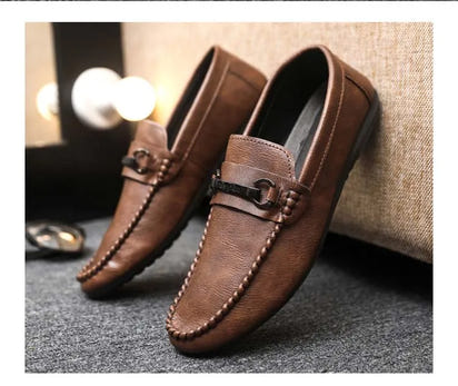 Breathable men's casual shoes in spring and summer leisure trend retro horse-bit buckle bean shoes fashion set foot pedal.