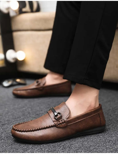 Breathable men's casual shoes in spring and summer leisure trend retro horse-bit buckle bean shoes fashion set foot pedal.